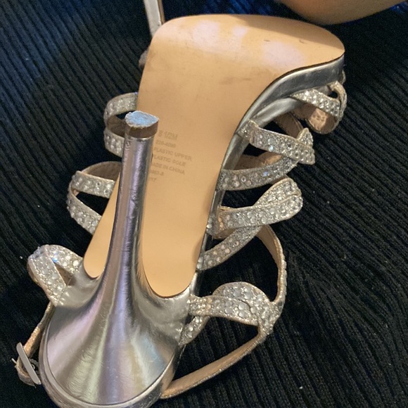 Shoes - Picture 5 of 9